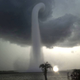 Illustration for article titled Holy crap this waterspout is emenormous/em